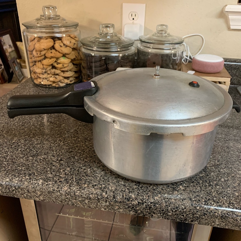 Vintage Mirro 6qt pressure cooker